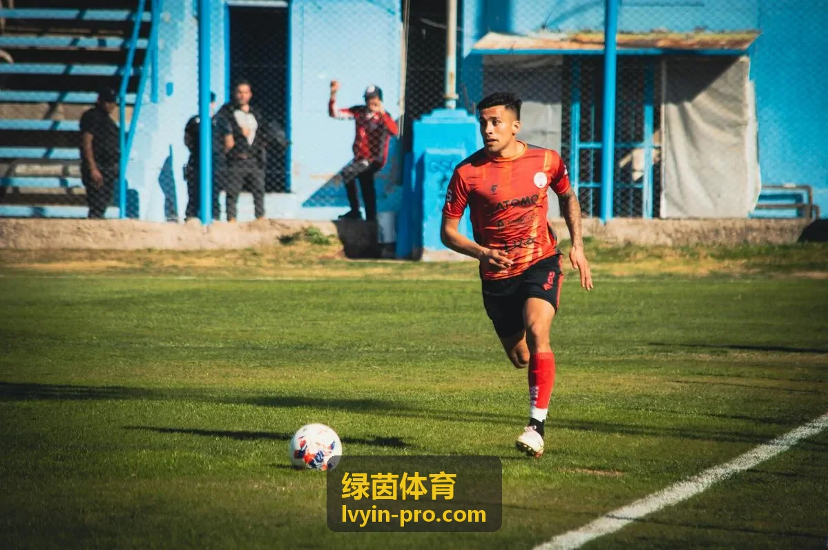 绿茵体育校园操场